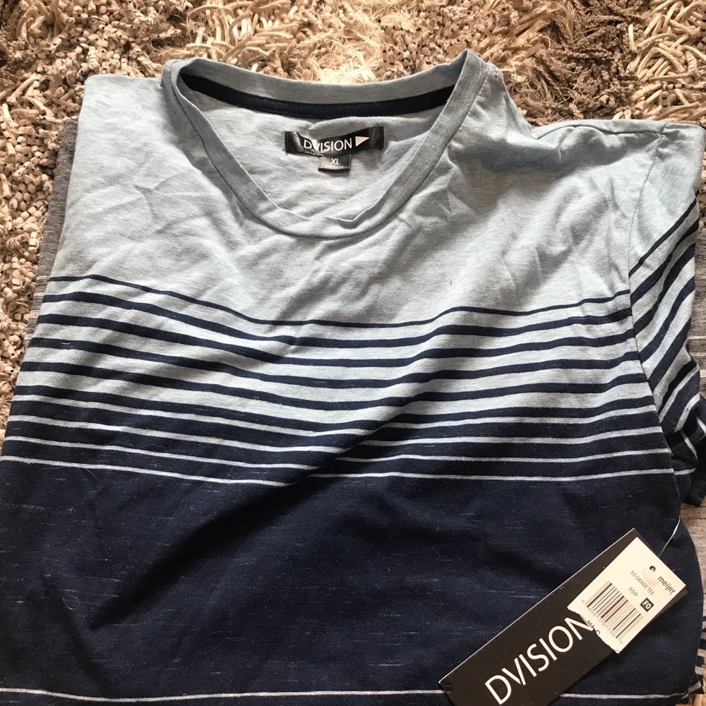 NWT DVision size Xl shirt